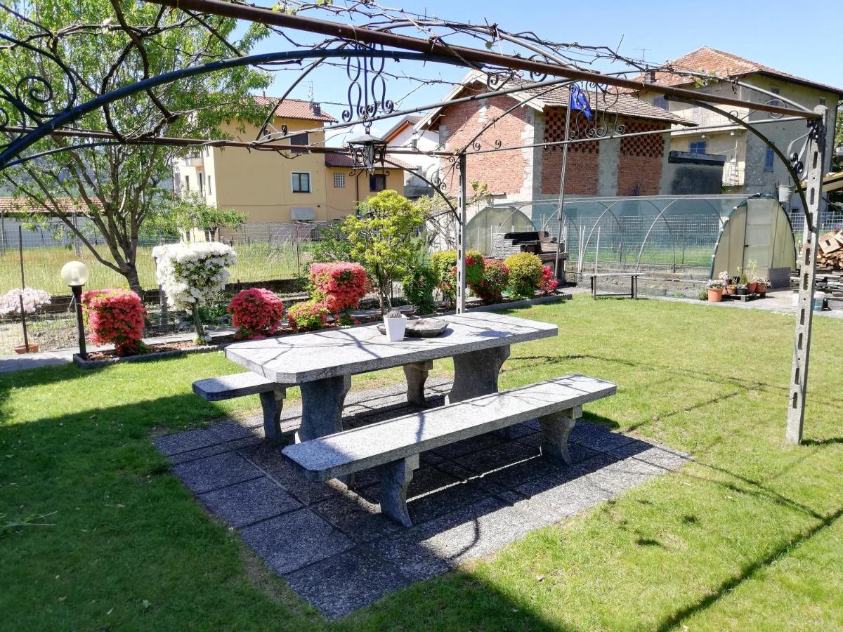 Apartmán La Rosa Rossa Cambiasca Exteriér fotografie